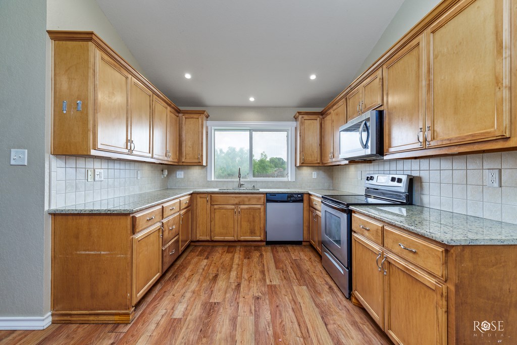 4506 Oak Grove Blvd Property Photo 18