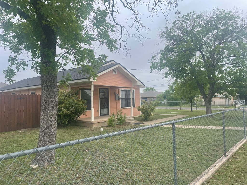 2702 Forest Park Ave Property Photo 4