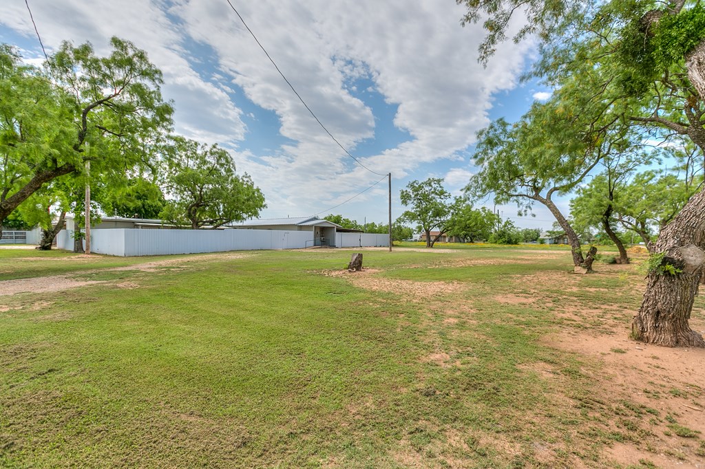 1307 East Ave Property Photo 2