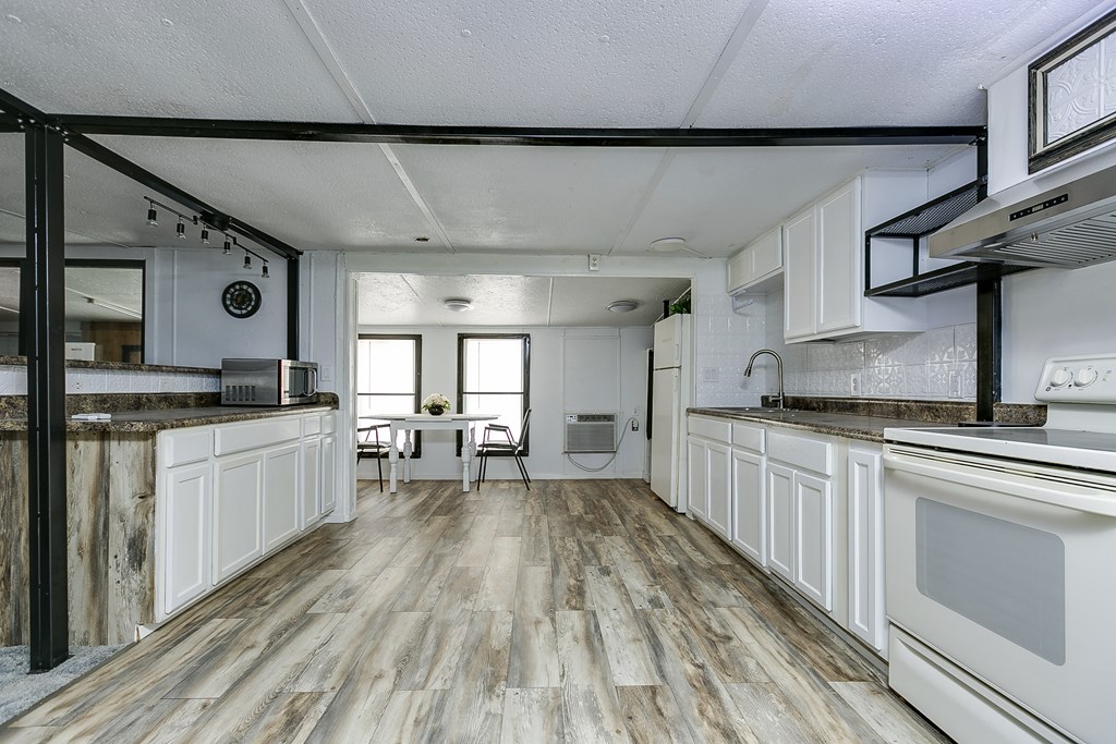 1307 East Ave Property Photo 16