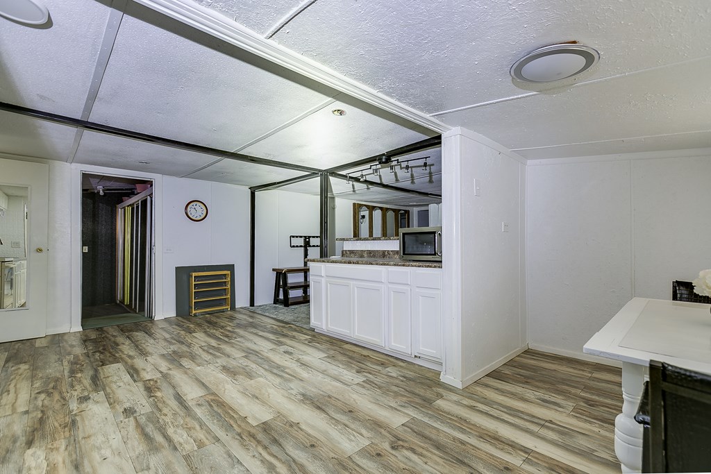 1307 East Ave Property Photo 17