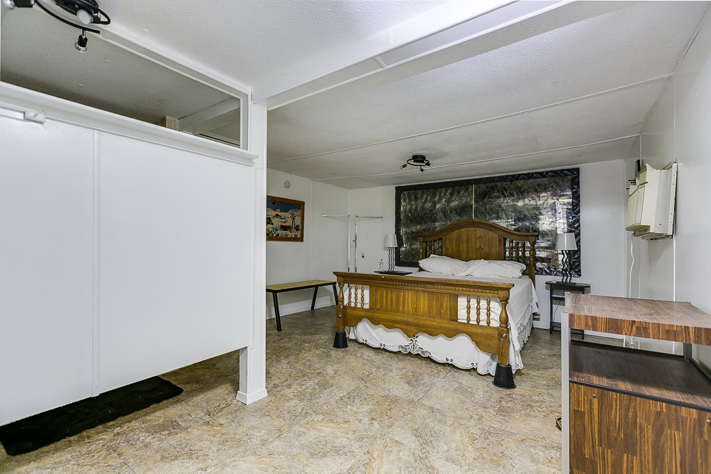 1307 East Ave Property Photo 21
