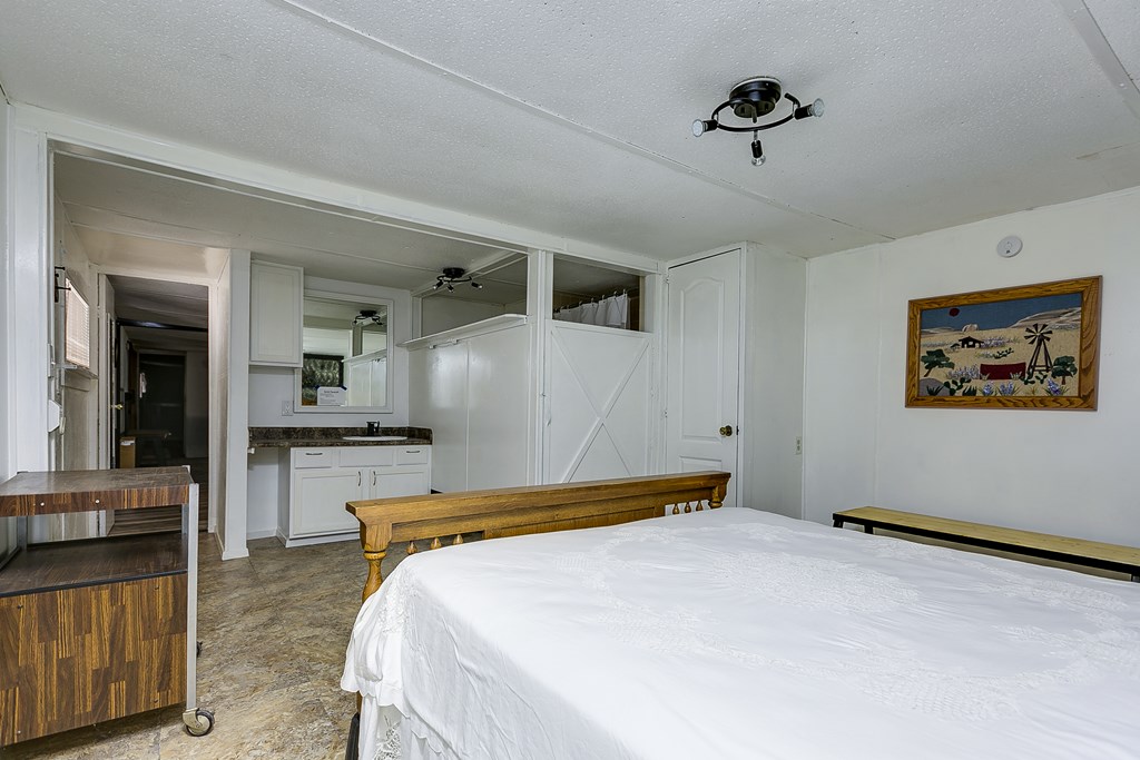 1307 East Ave Property Photo 22