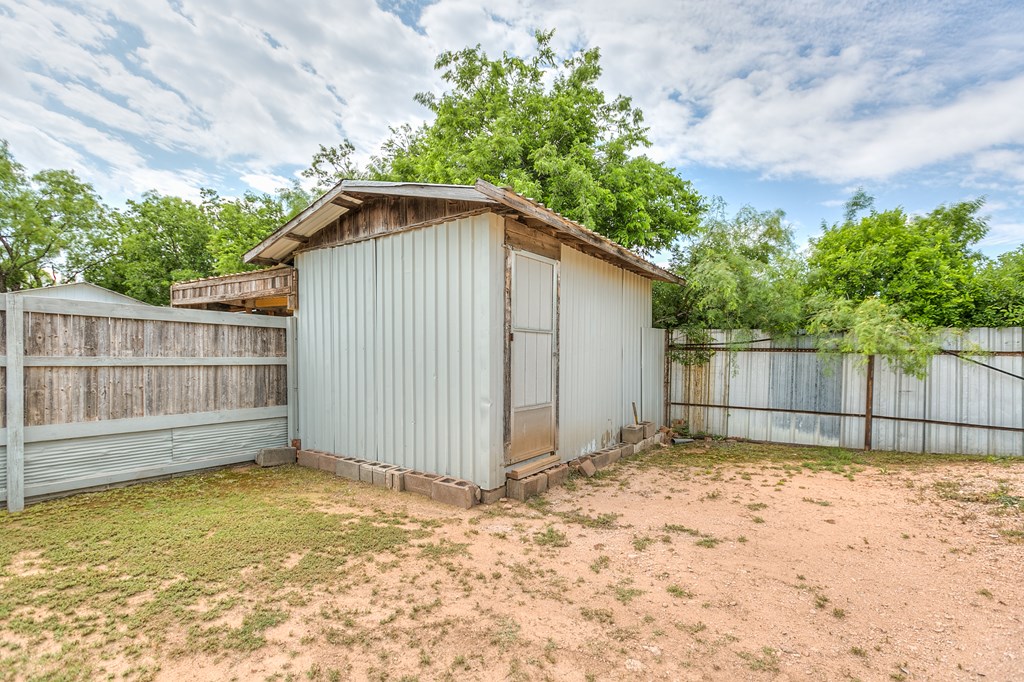 1307 East Ave Property Photo 35
