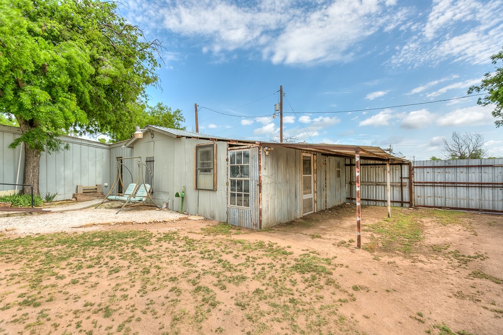 1307 East Ave Property Photo 36