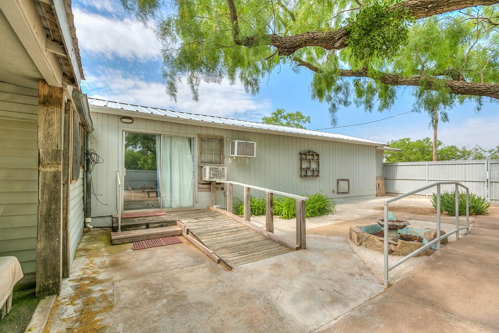 1307 East Ave Property Photo 42
