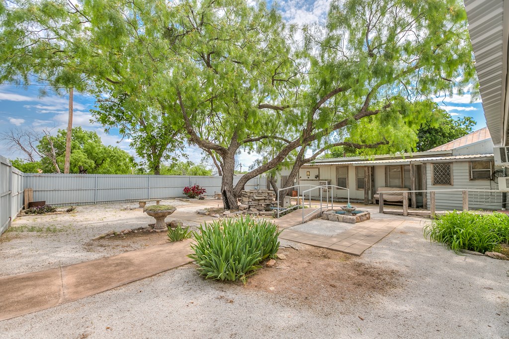 1307 East Ave Property Photo 43