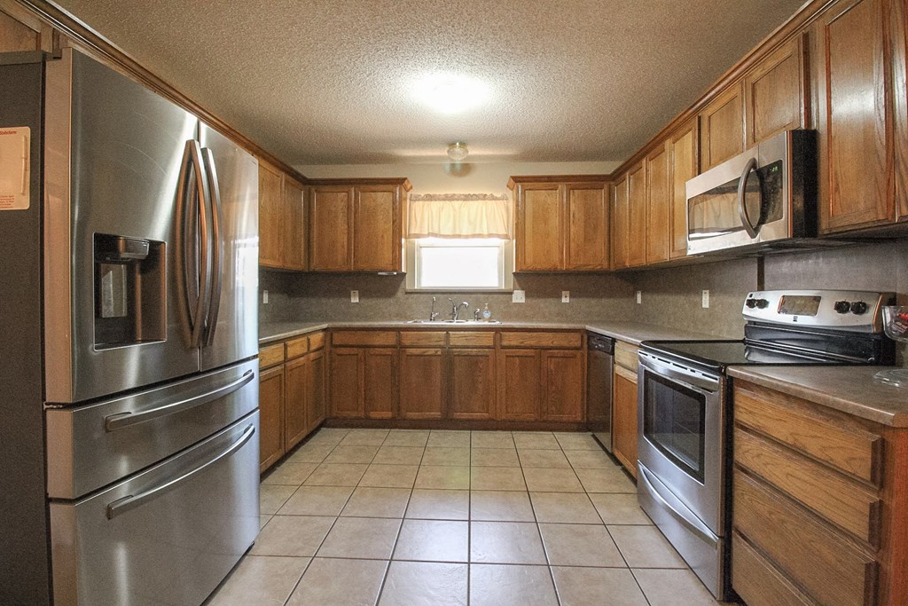 5905 Stratford Ave Property Photo 6