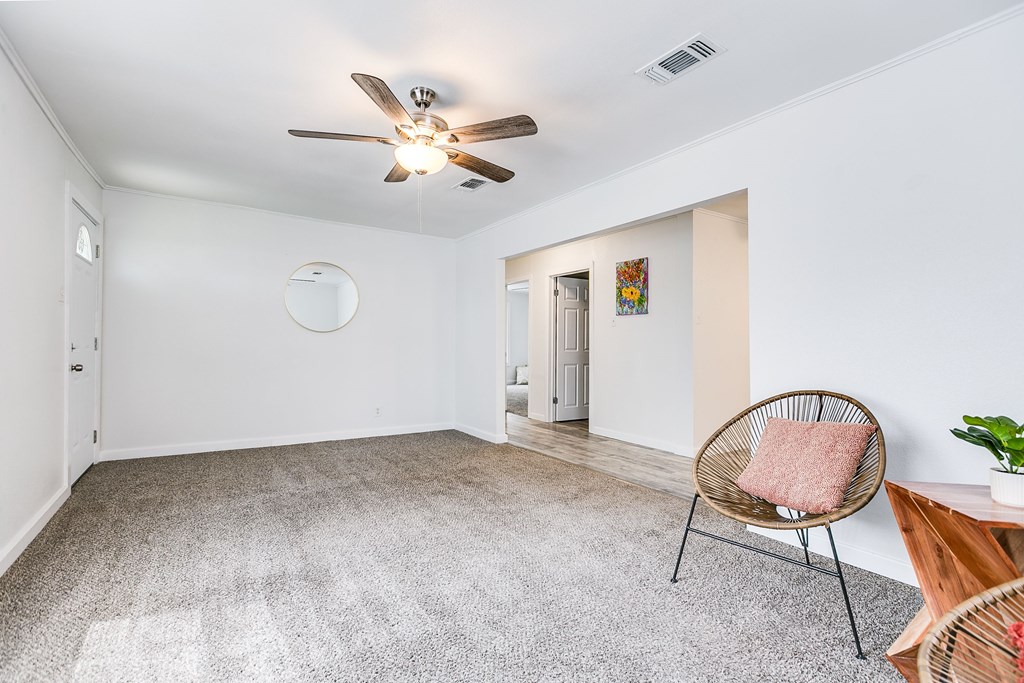 1205 S Bell St Property Photo 6
