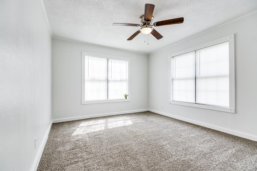 1205 S Bell St Property Photo 17