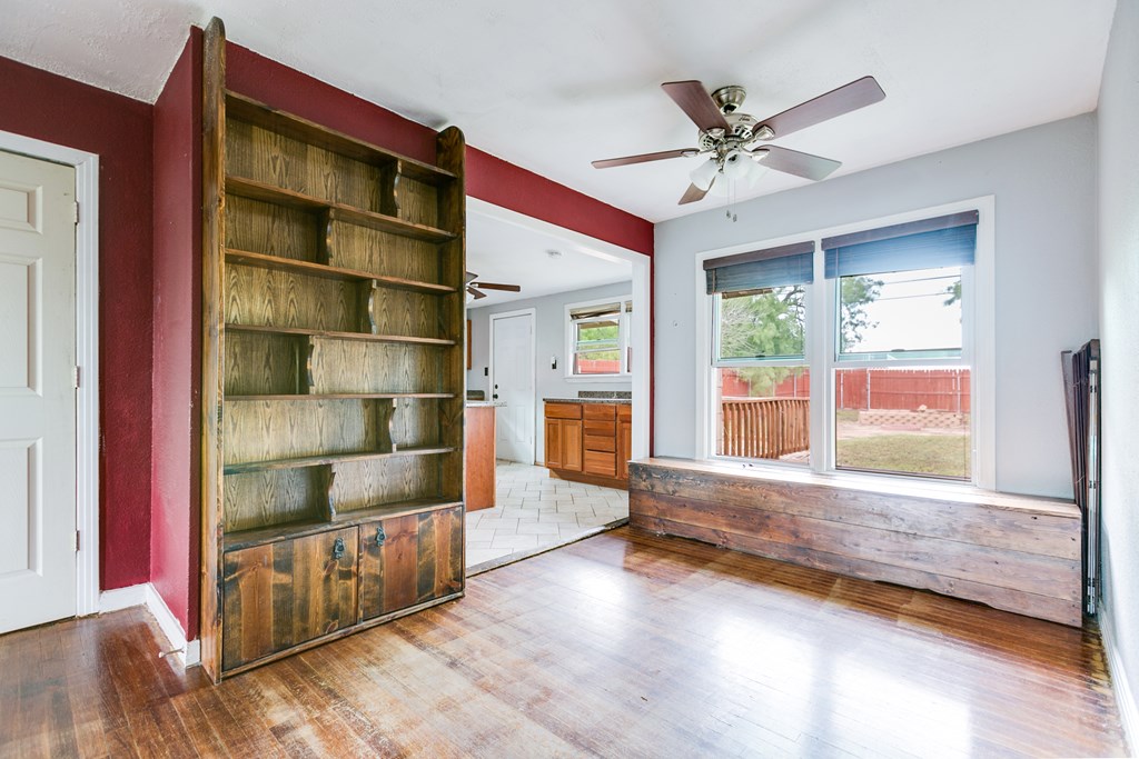 2518 W Harris Ave Property Photo 9