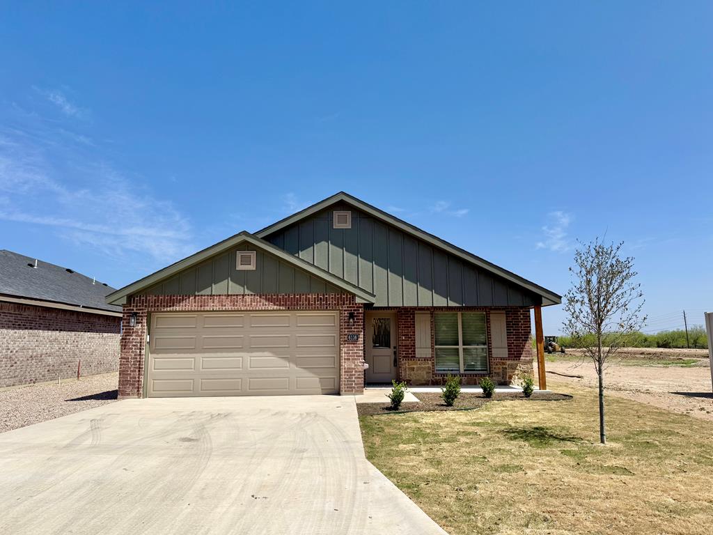 3140 Forest Hill Dr Property Photo 1