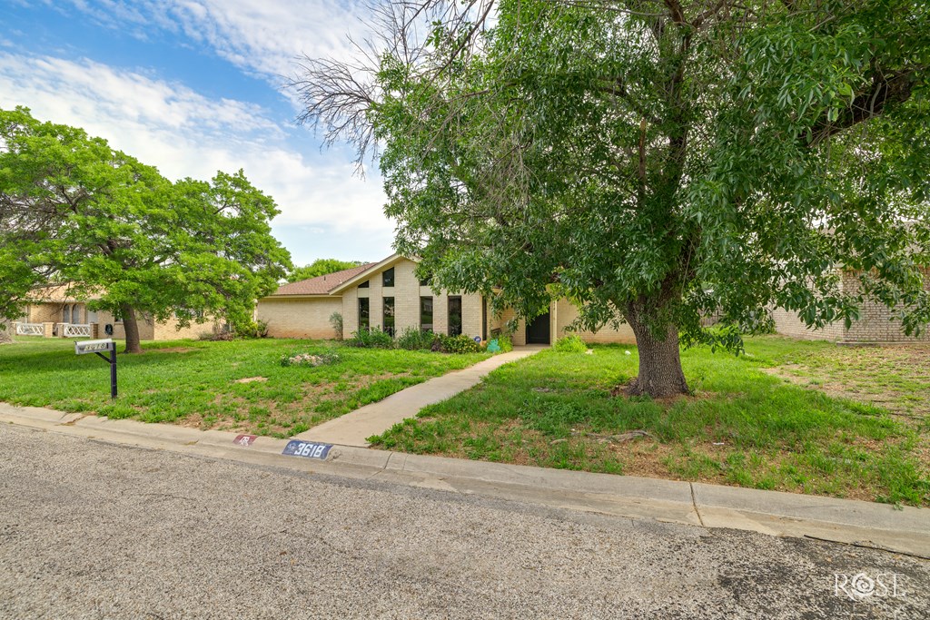 3618 Willowbrook Dr Property Photo 3