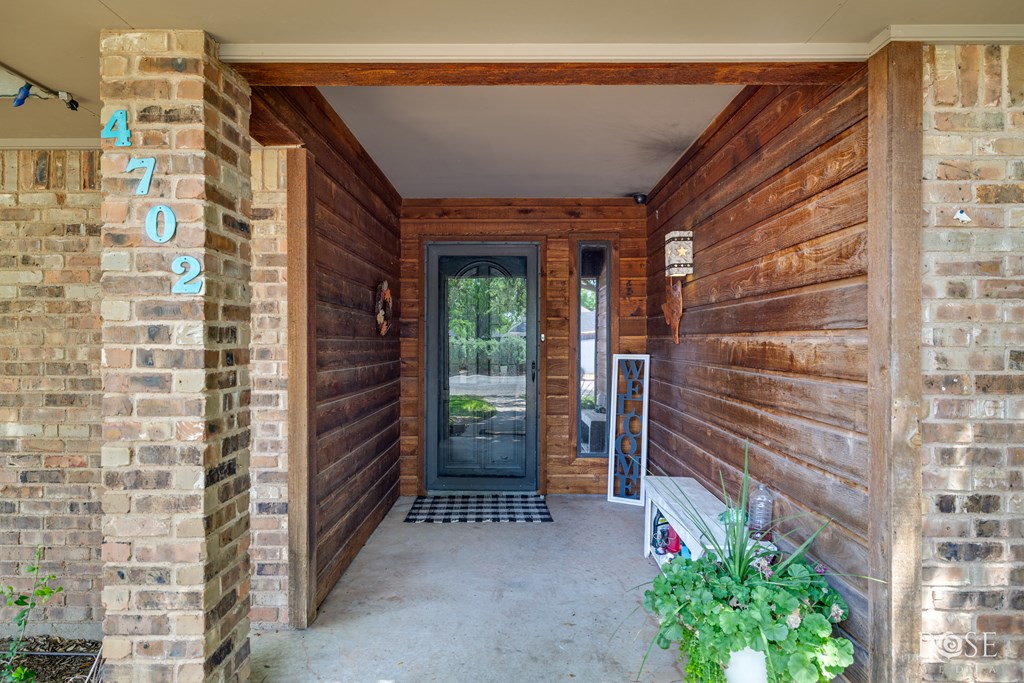4702 Scarlet Oak Dr Property Photo 3