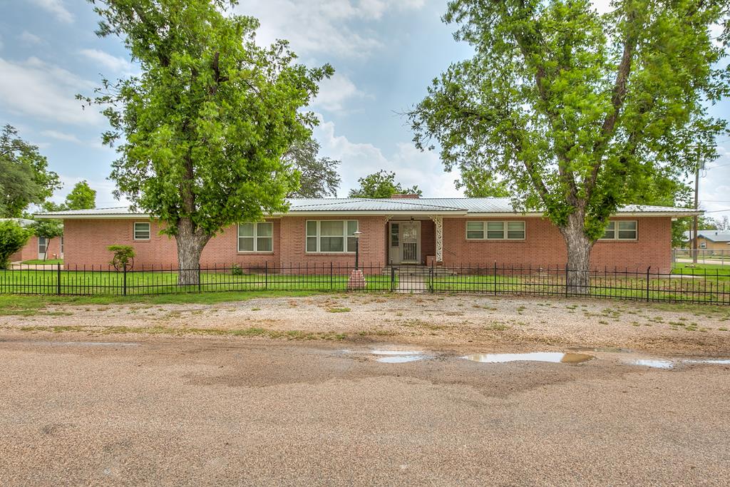 800 Pecan St Property Photo 1