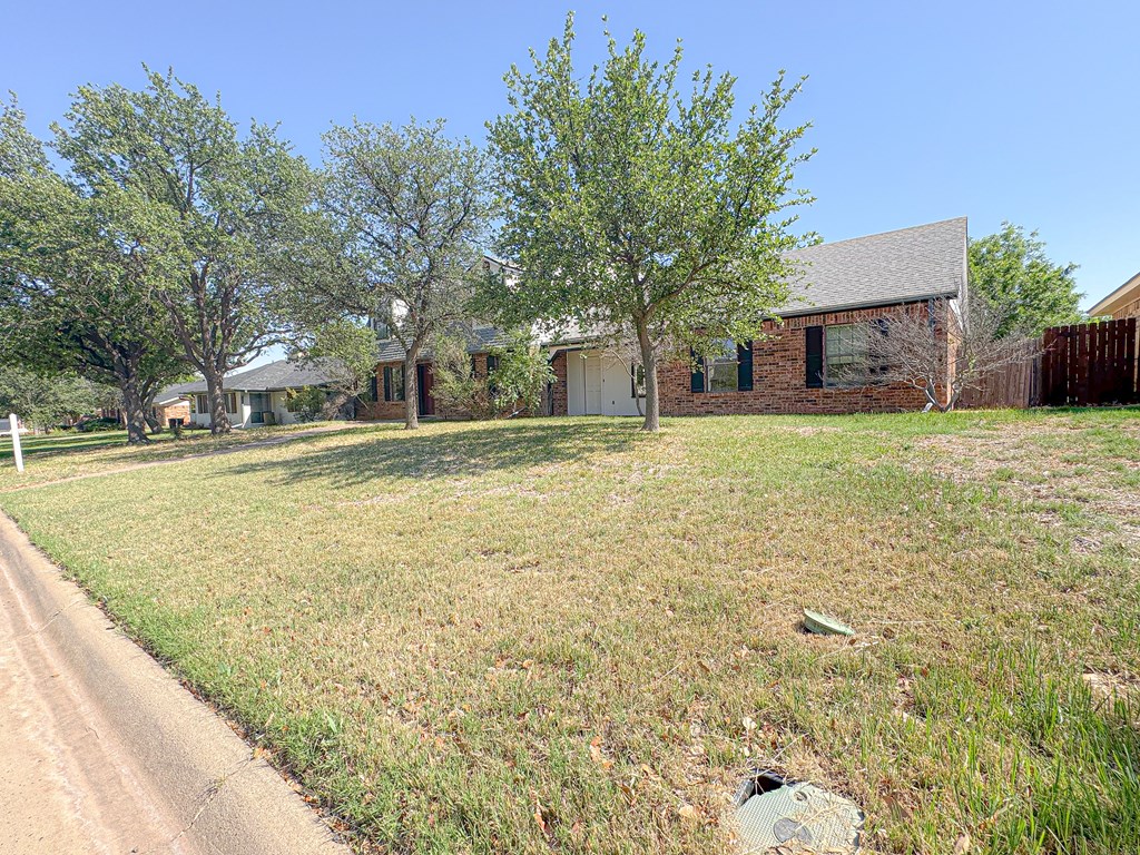 3817 Hillcrest Dr Property Photo 2