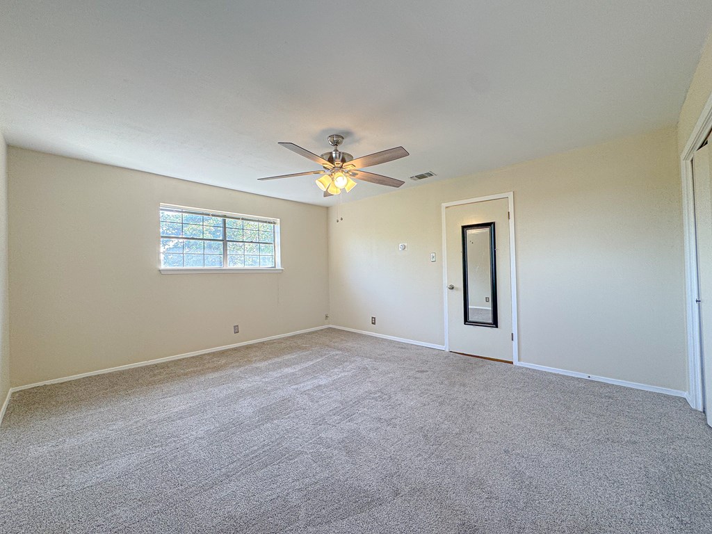 3817 Hillcrest Dr Property Photo 18
