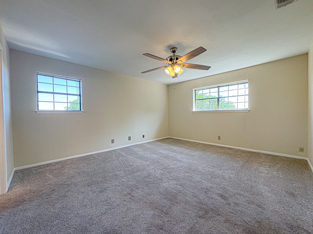3817 Hillcrest Dr Property Photo 19