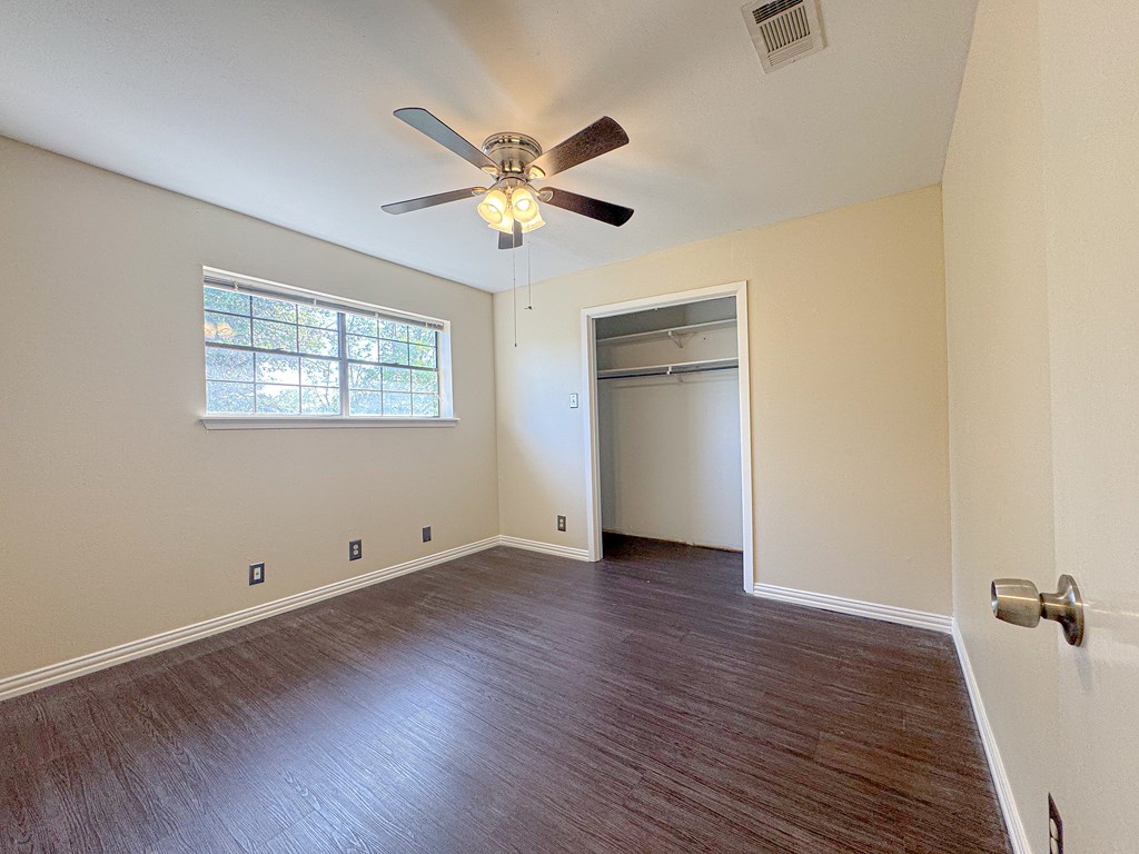 3817 Hillcrest Dr Property Photo 23
