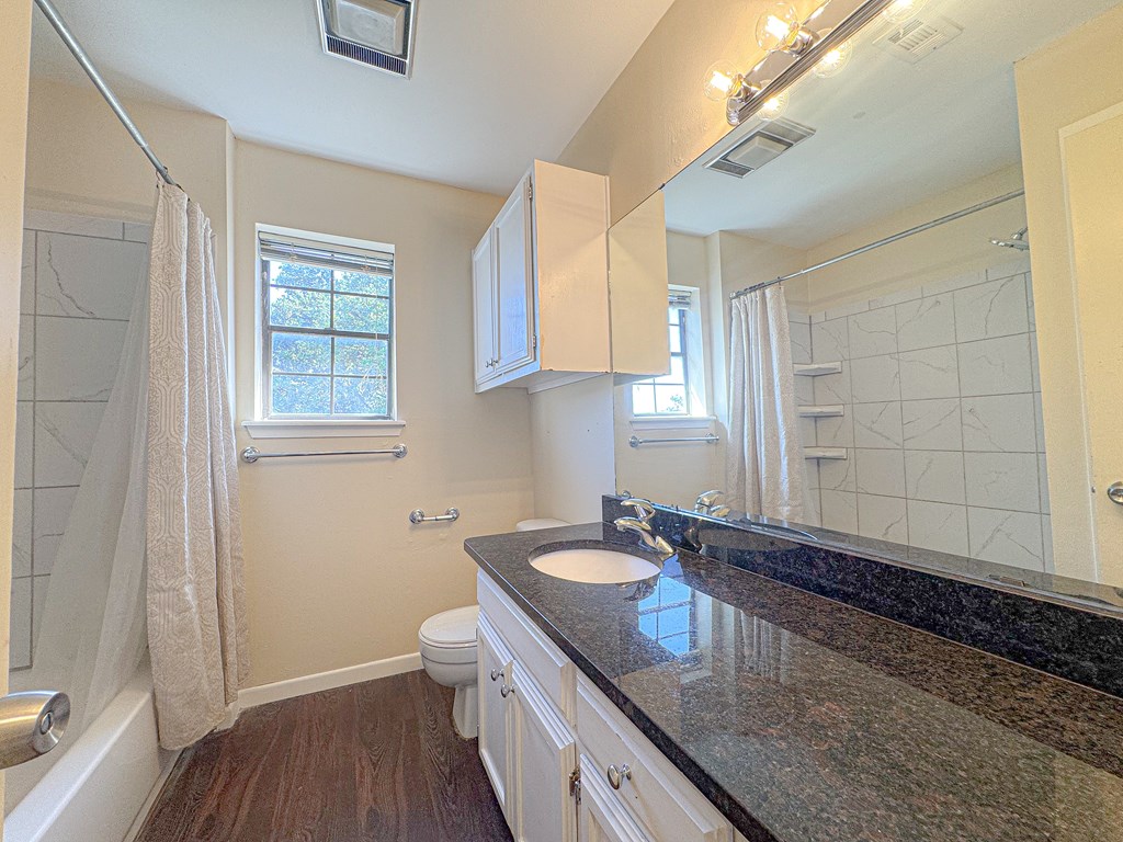 3817 Hillcrest Dr Property Photo 24