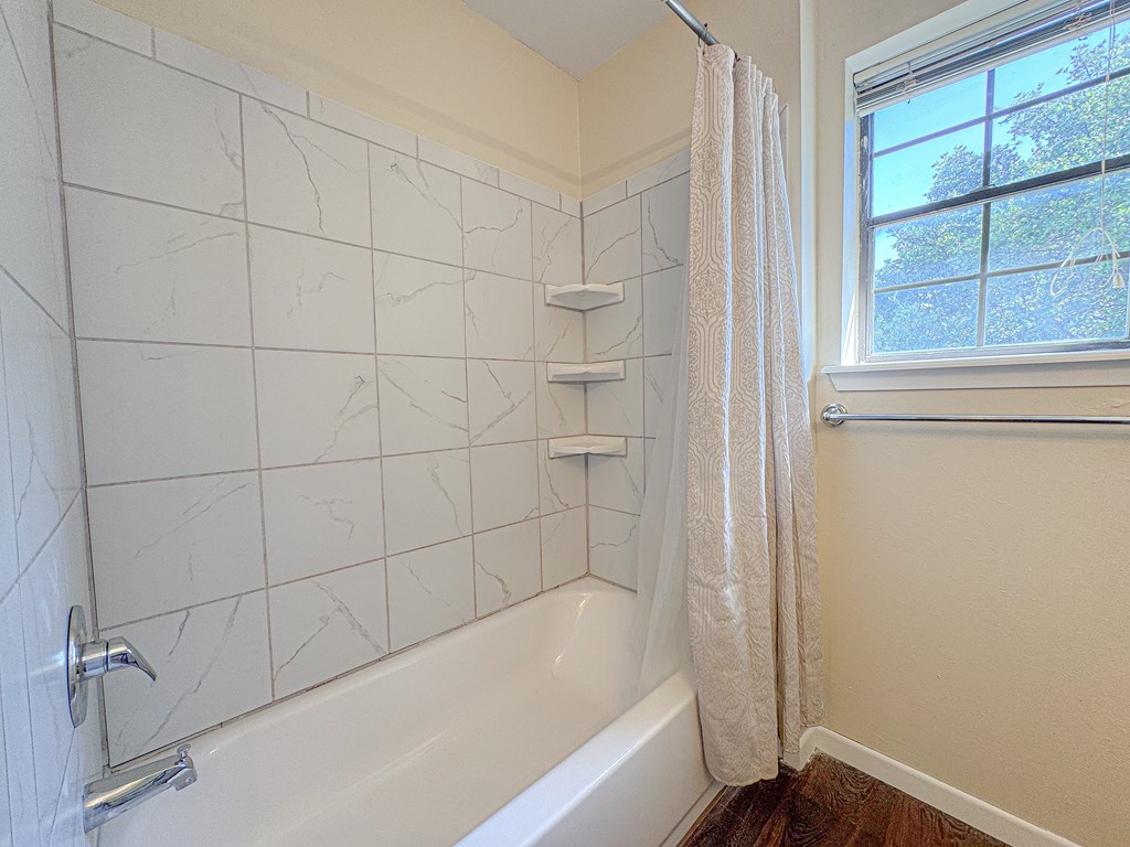 3817 Hillcrest Dr Property Photo 25