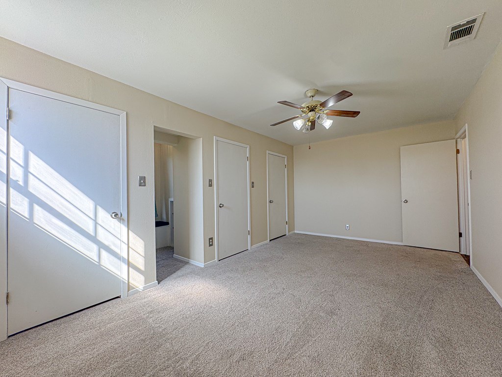 3817 Hillcrest Dr Property Photo 27