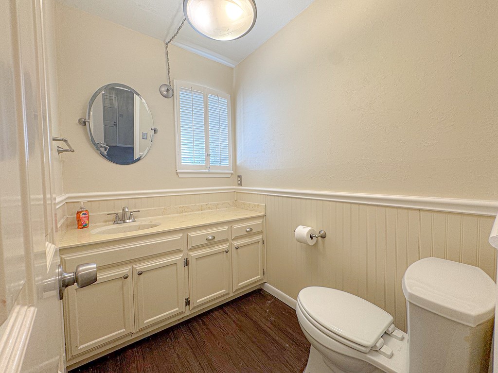 3817 Hillcrest Dr Property Photo 32