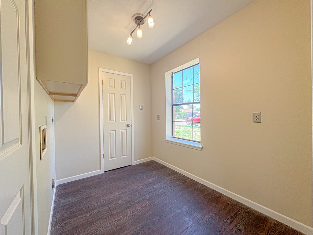 3817 Hillcrest Dr Property Photo 36