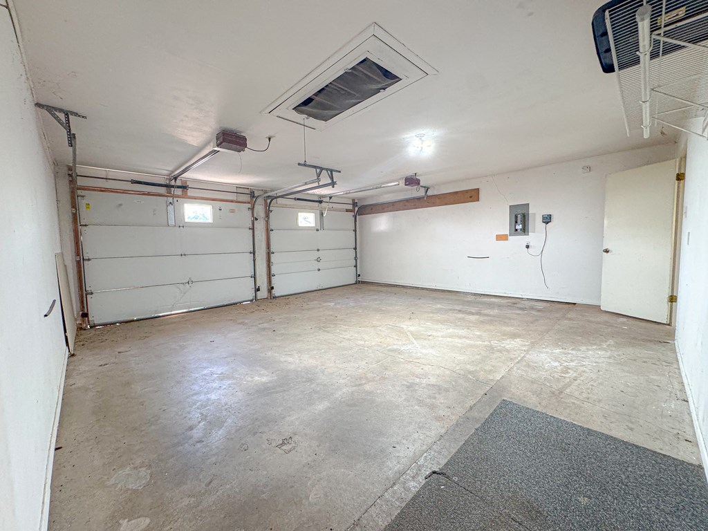 3817 Hillcrest Dr Property Photo 37