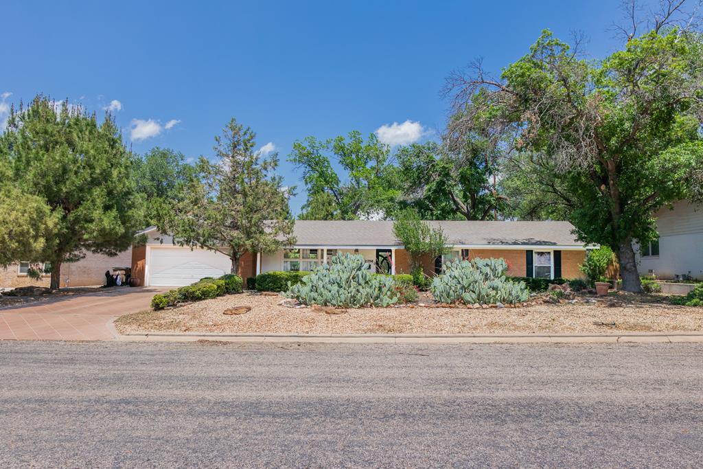 2756 Dena Dr Property Photo 1