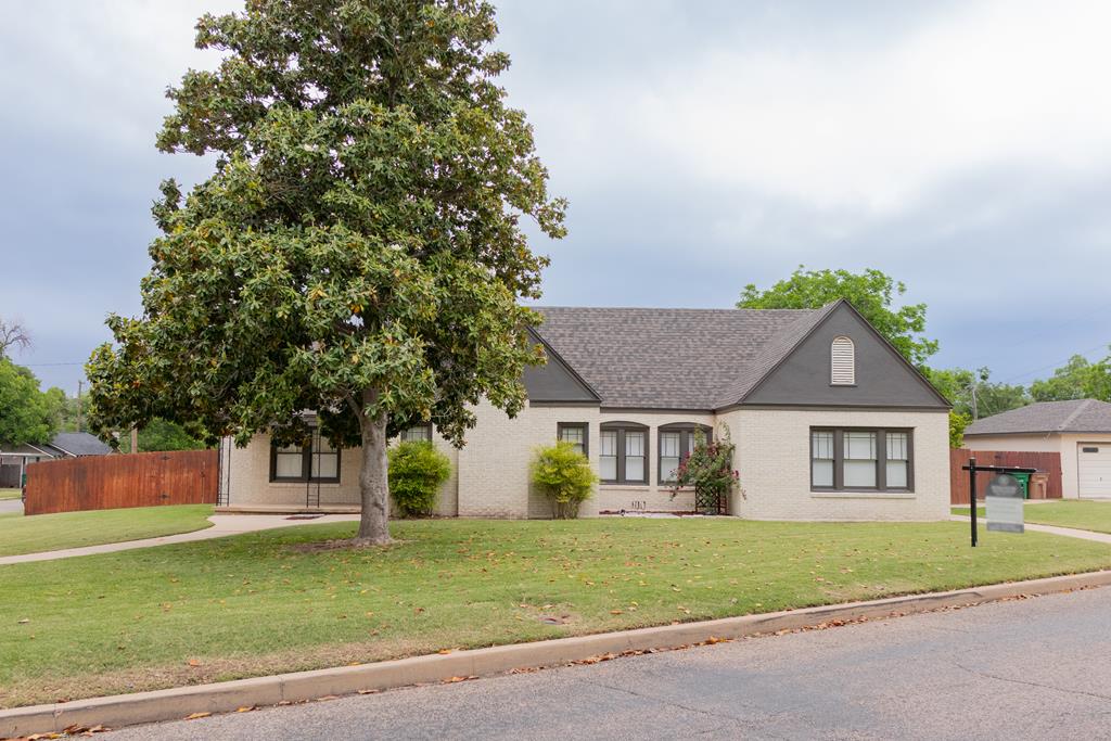 1905 Live Oak St Property Photo 1