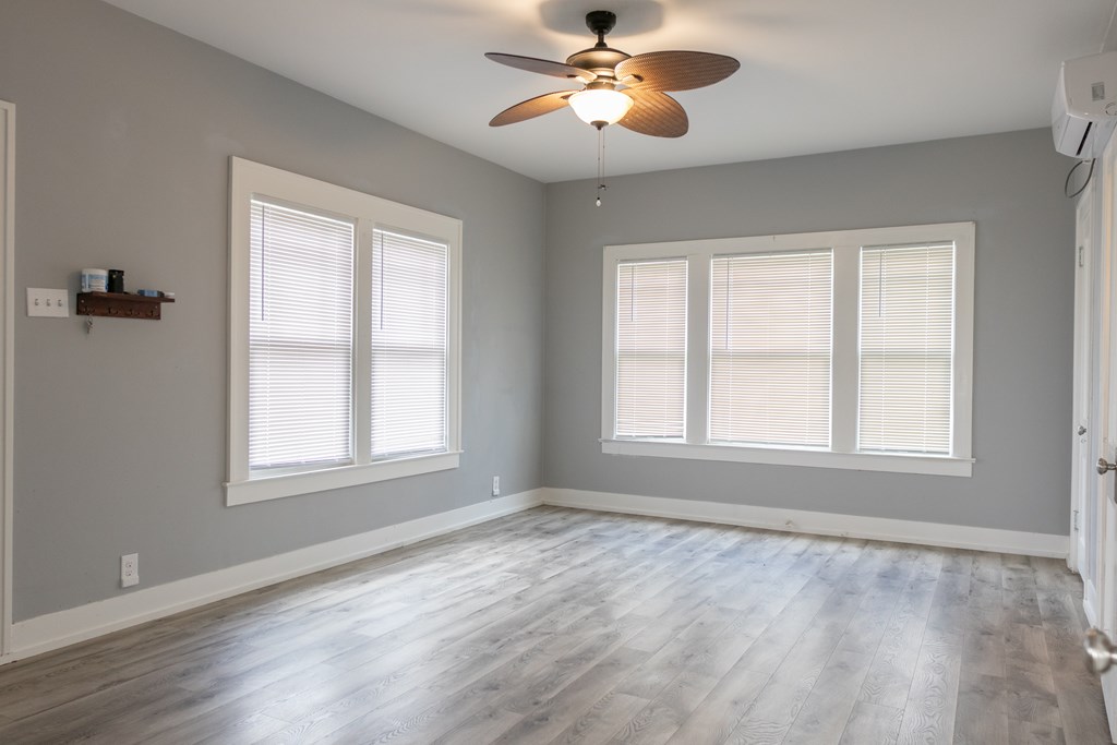 1905 Live Oak St Property Photo 7