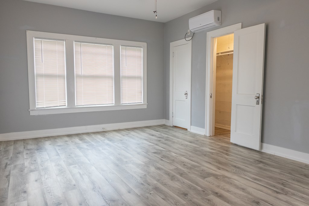 1905 Live Oak St Property Photo 8