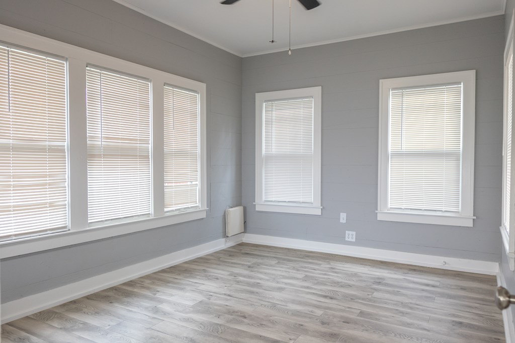 1905 Live Oak St Property Photo 9