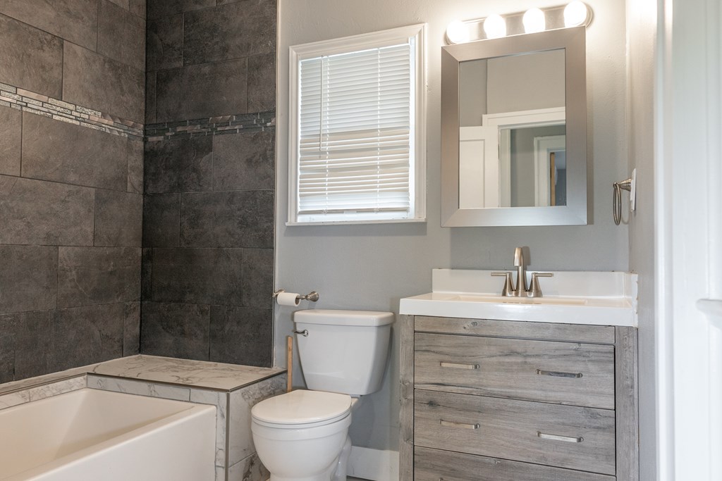 1905 Live Oak St Property Photo 10