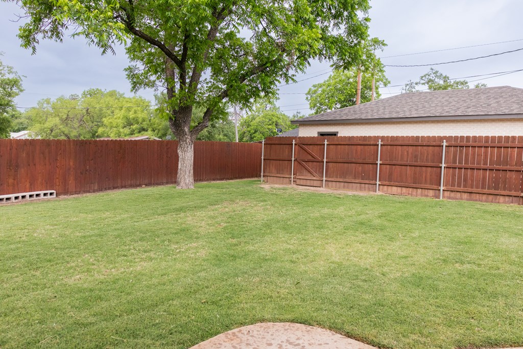 1905 Live Oak St Property Photo 28