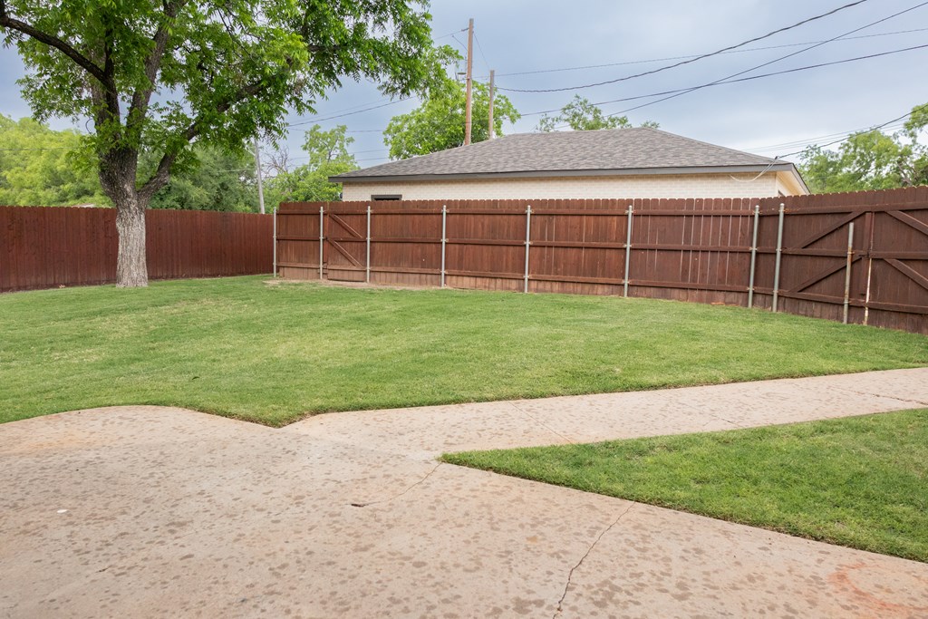 1905 Live Oak St Property Photo 29