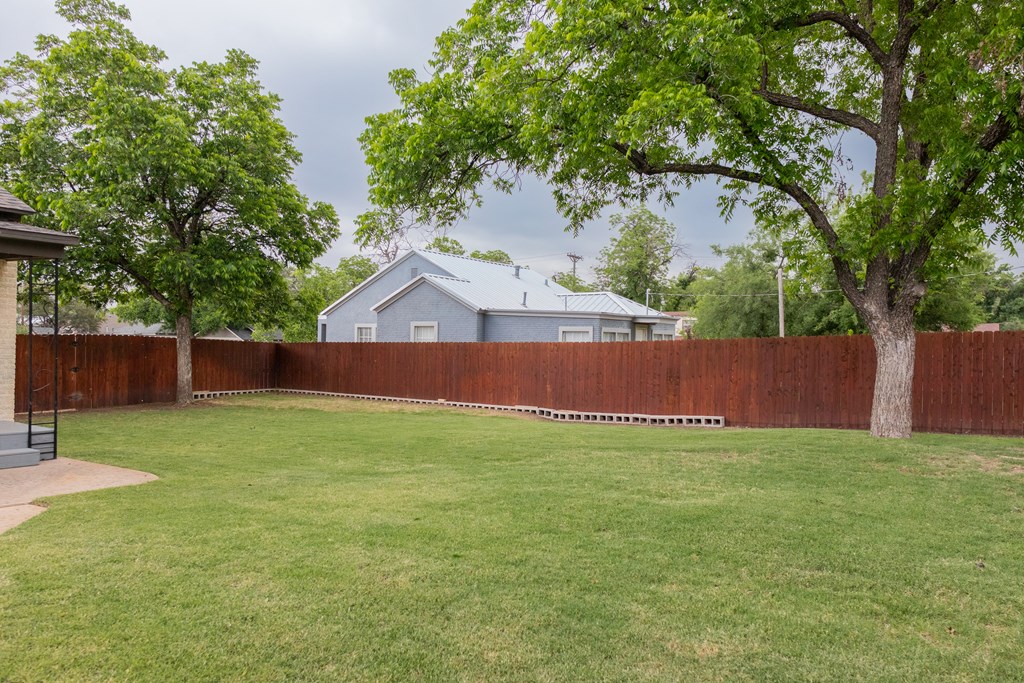 1905 Live Oak St Property Photo 30