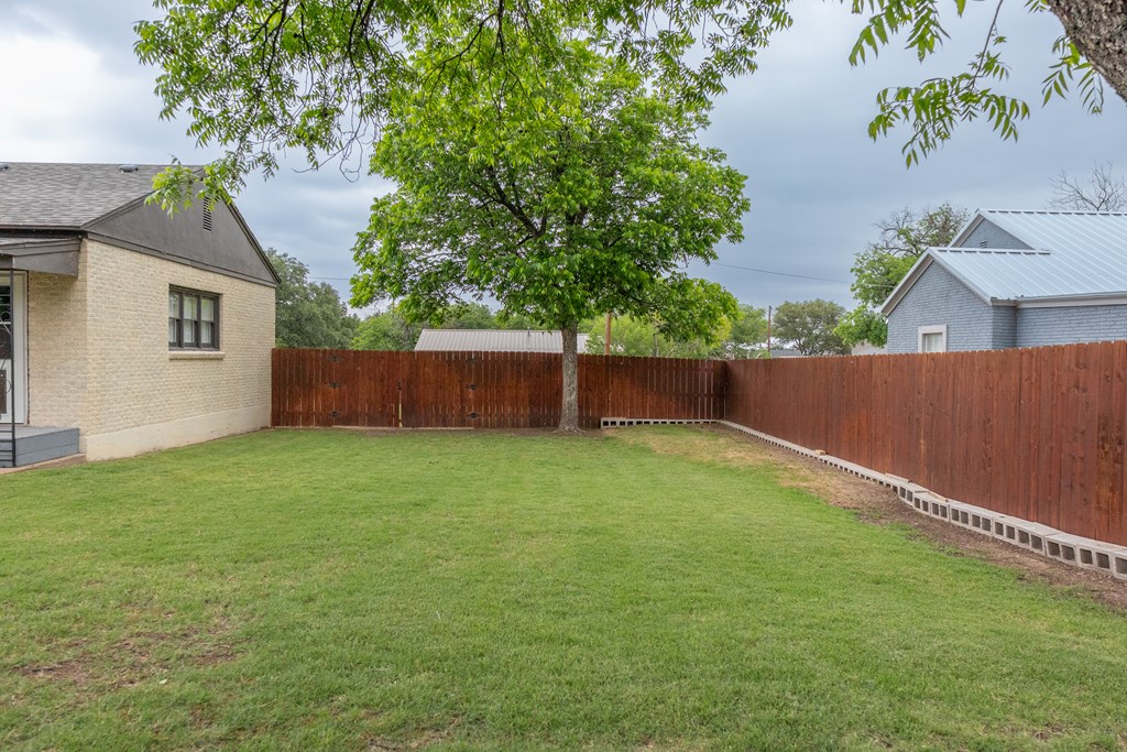 1905 Live Oak St Property Photo 32