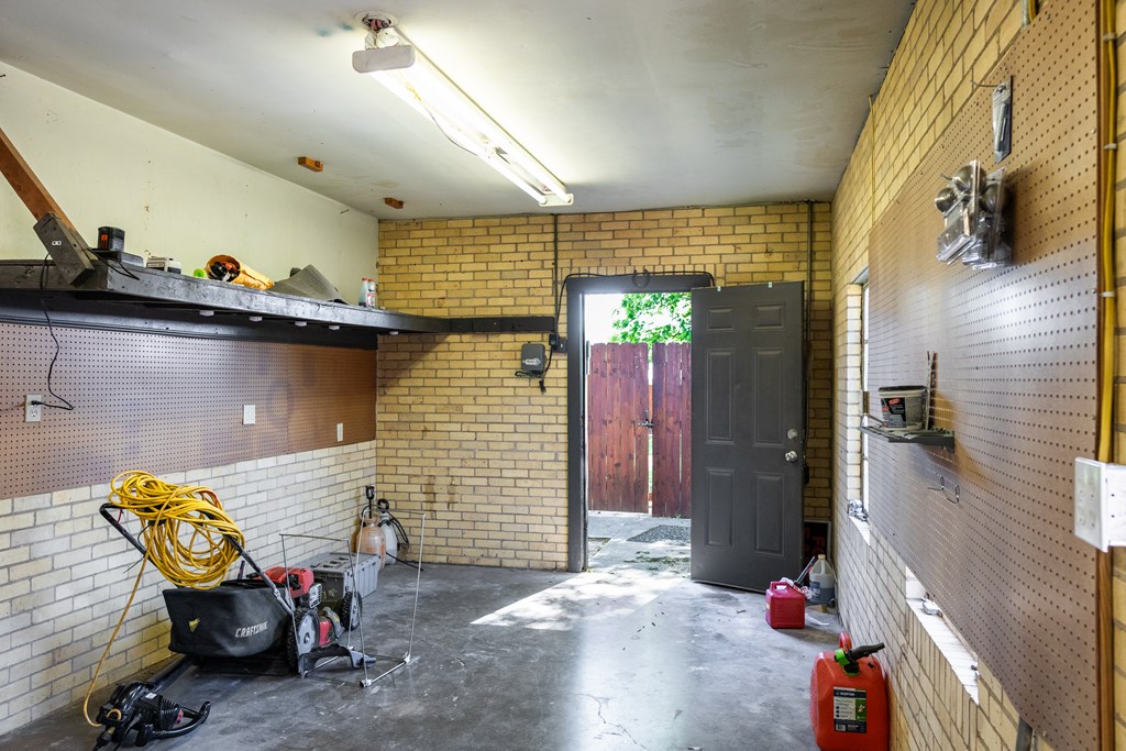 1905 Live Oak St Property Photo 34