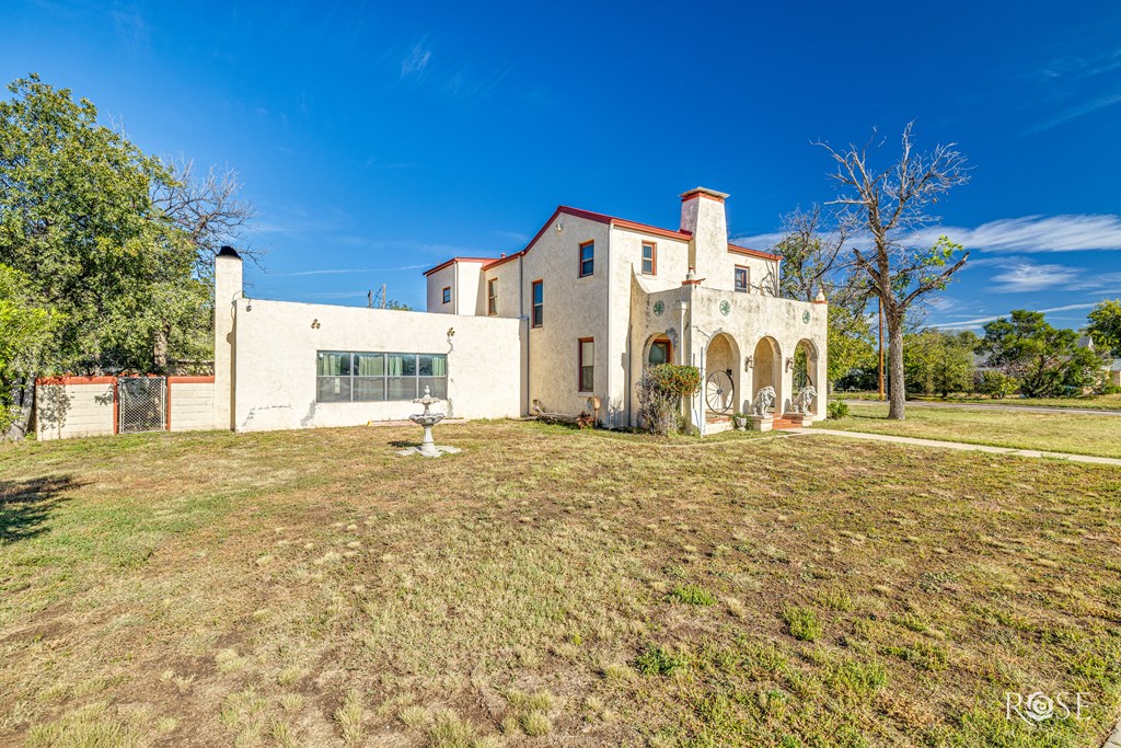 2318 Dallas St Property Photo 3