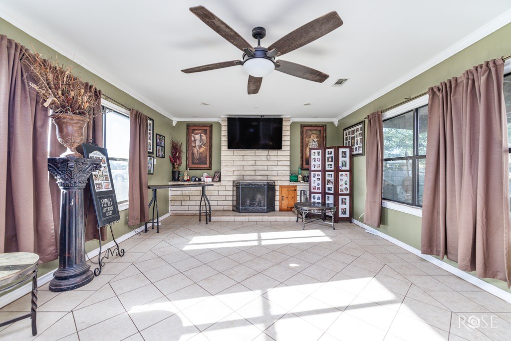 2318 Dallas St Property Photo 11