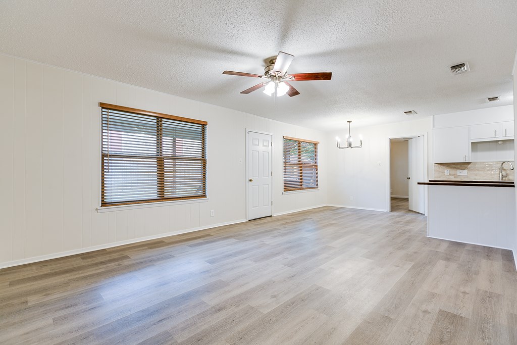 1809 N Harrison St Property Photo 5