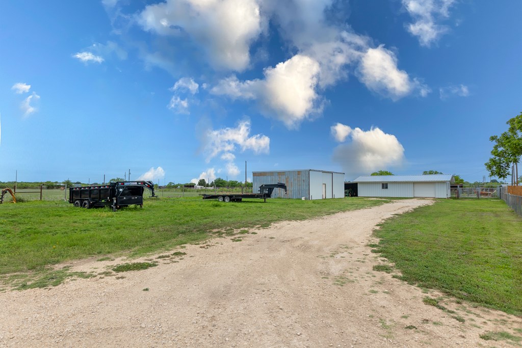 5425 Grape Creek Rd Property Photo 2