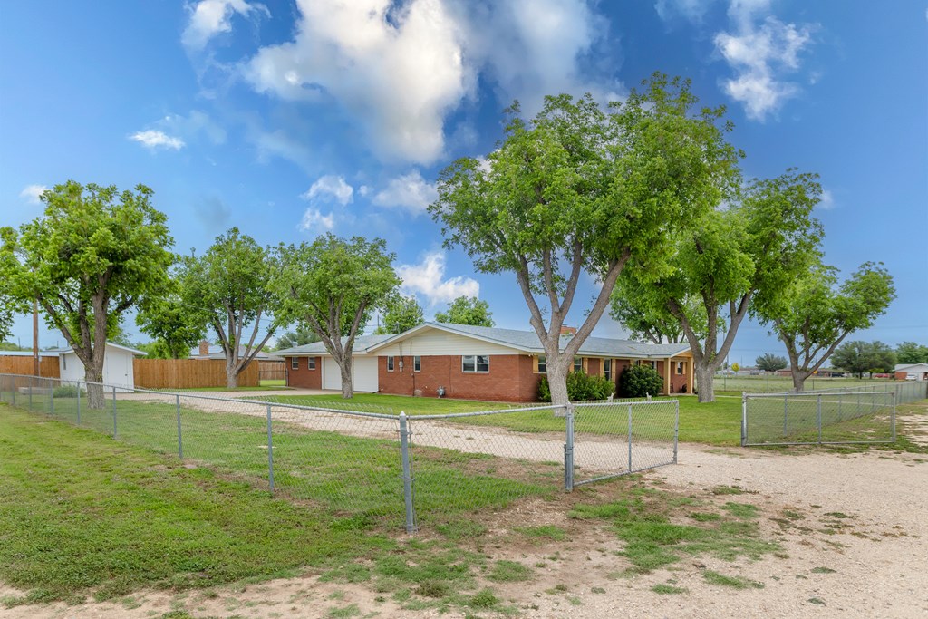 5425 Grape Creek Rd Property Photo 3