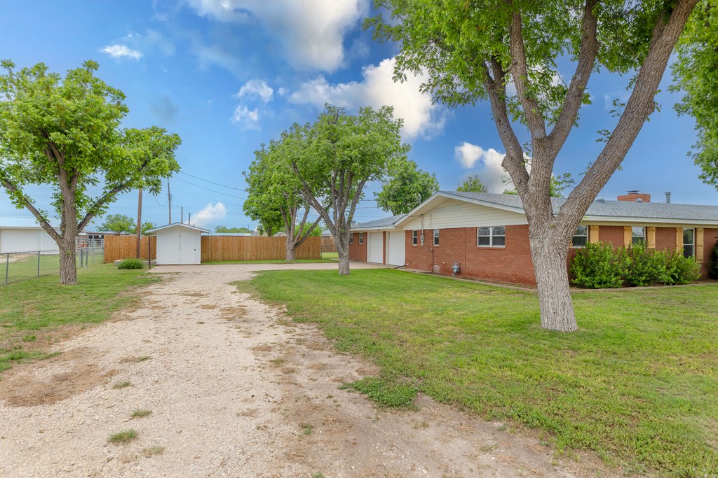 5425 Grape Creek Rd Property Photo 4
