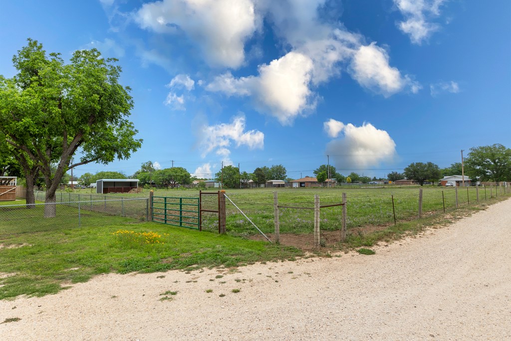 5425 Grape Creek Rd Property Photo 11