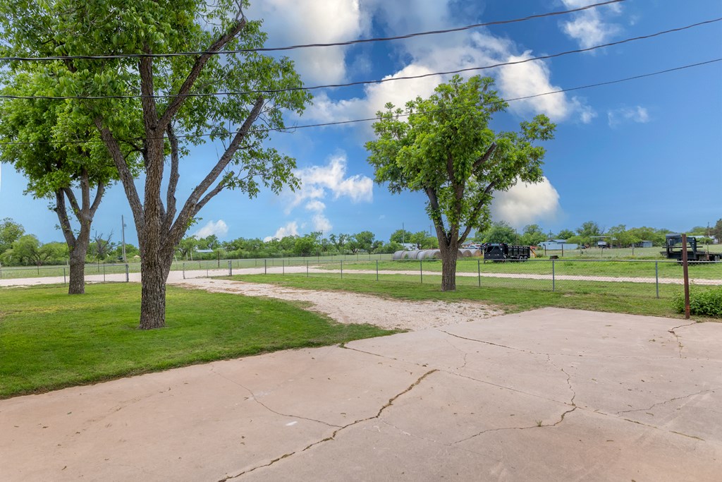 5425 Grape Creek Rd Property Photo 23