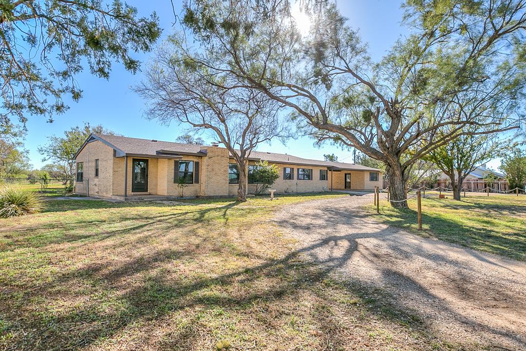 5438 S Loop 306 Property Photo 1