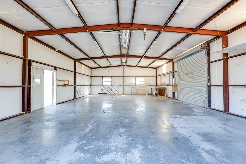5438 S Loop 306 Property Photo 3